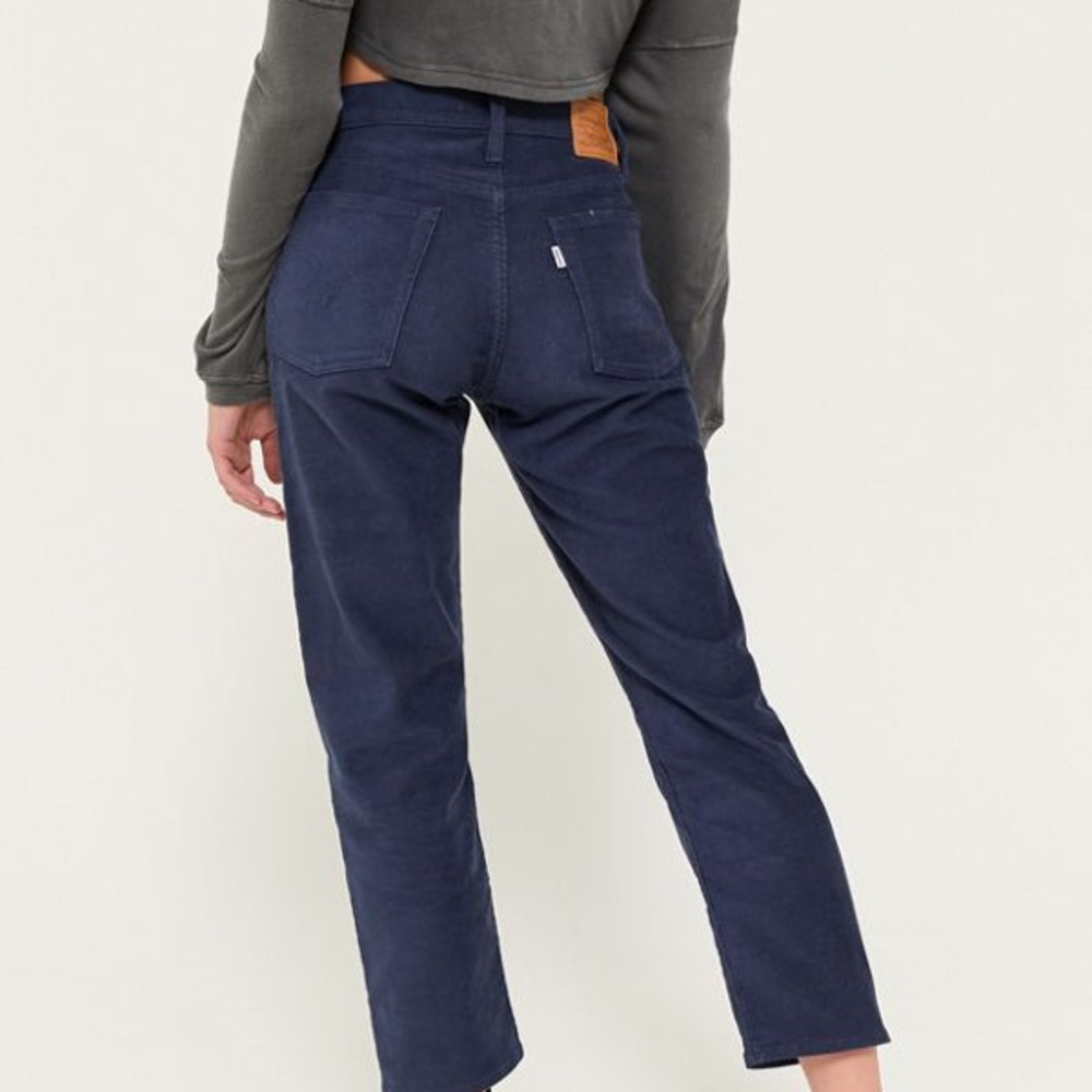 NEVER WORN Levi’s navy blue wedgie corduroys